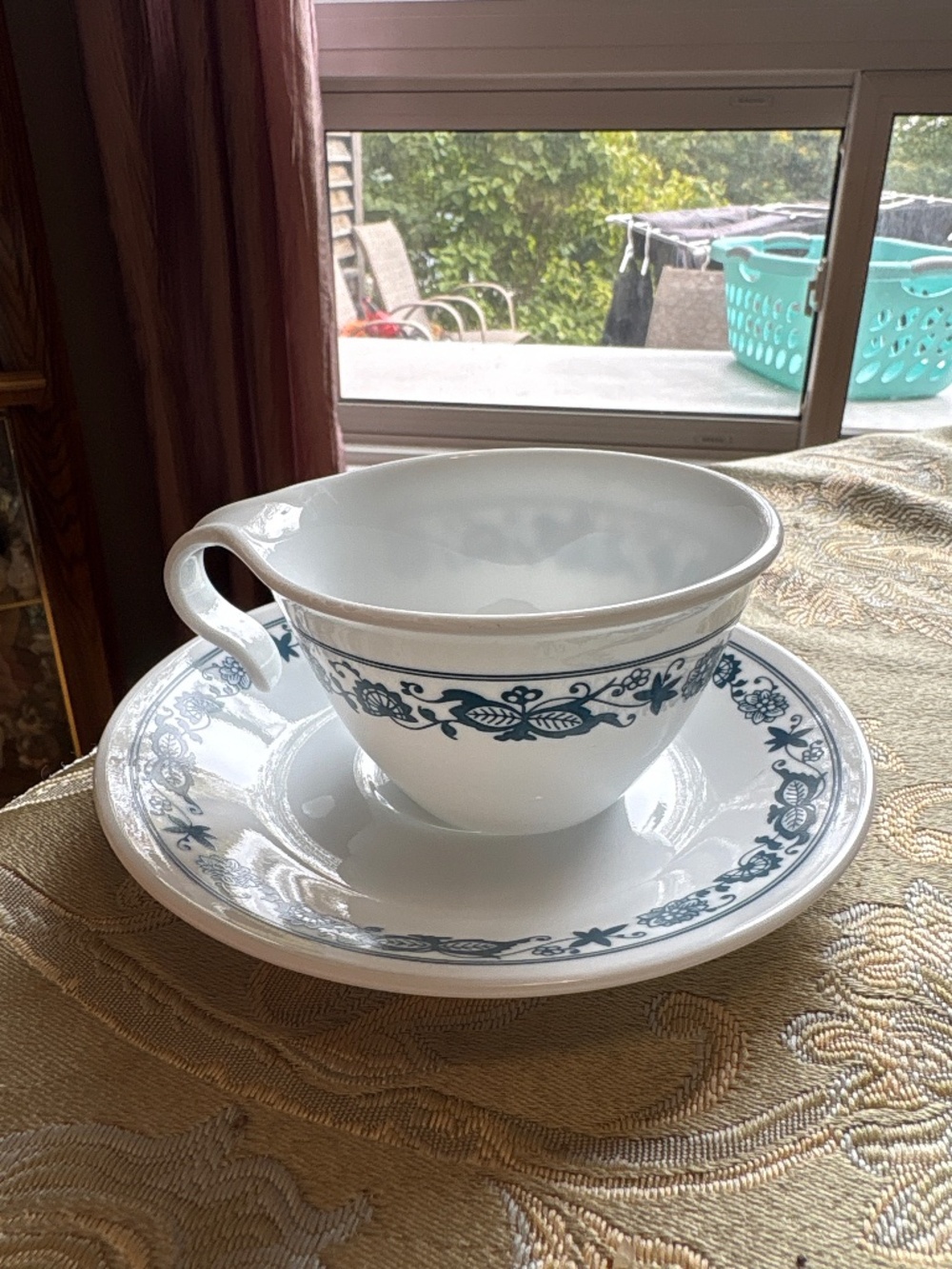 Hook and handle tea cups and saucer